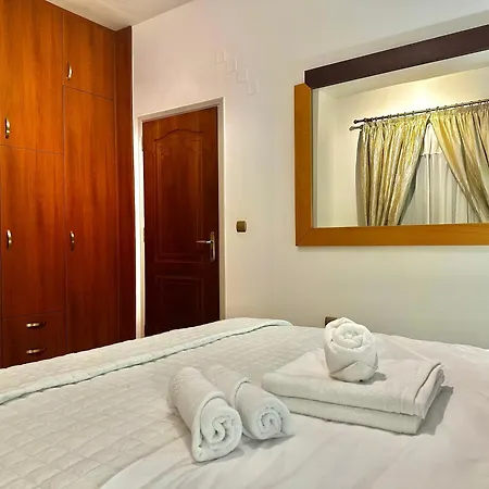 Apartment Oasis Urban Apartment- Brand New, Private Patio & 3 Bedrooms Heraklion (Crete)