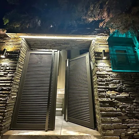 Oasis Urban Apartment- Brand New, Private Patio & 3 Bedrooms *
