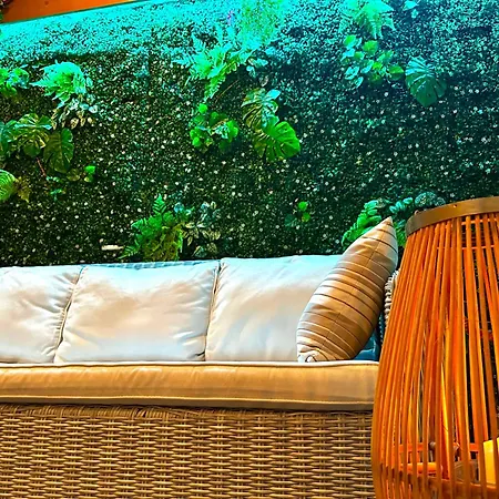 Oasis Urban Apartment- Brand New, Private Patio & 3 Bedrooms Apartment