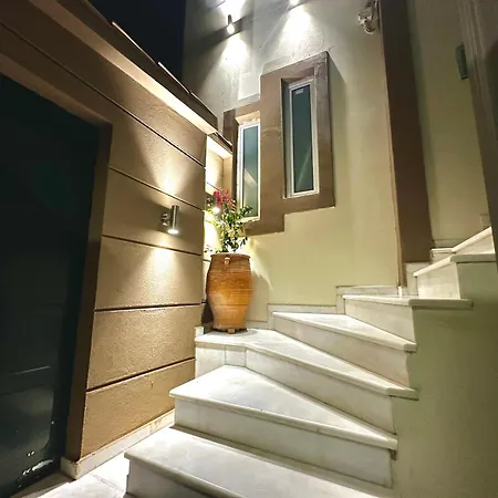 Oasis Urban Apartment- Brand New, Private Patio & 3 Bedrooms