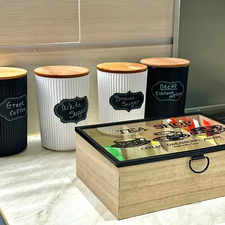 Oasis Urban Apartment- Brand New, Private Patio & 3 Bedrooms