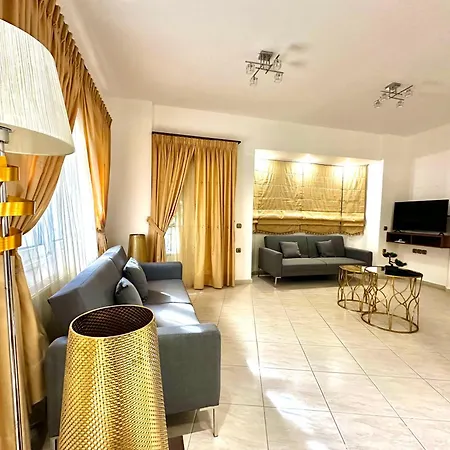 Apartment Oasis Urban Apartment- Brand New, Private Patio & 3 Bedrooms *