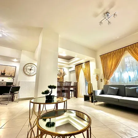 Apartment Oasis Urban Apartment- Brand New, Private Patio & 3 Bedrooms *