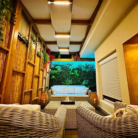 Apartment Oasis Urban Apartment- Brand New, Private Patio & 3 Bedrooms *
