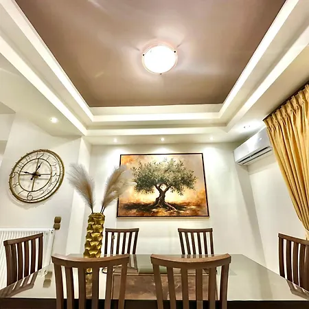 Oasis Urban Apartment- Brand New, Private Patio & 3 Bedrooms Heraklion