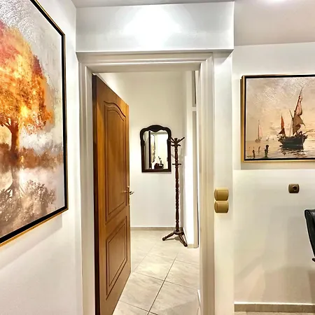 Oasis Urban Apartment- Brand New, Private Patio & 3 Bedrooms 아파트 *