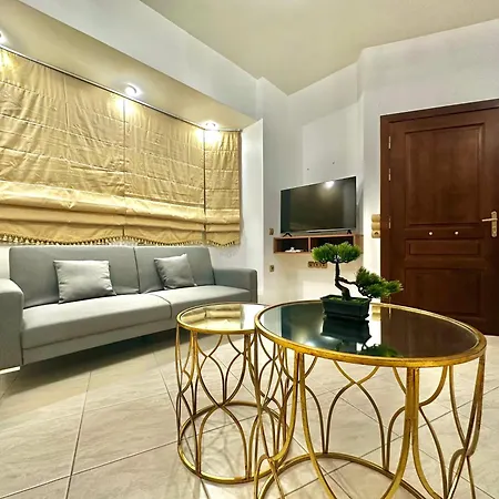 아파트 Oasis Urban Apartment- Brand New, Private Patio & 3 Bedrooms *