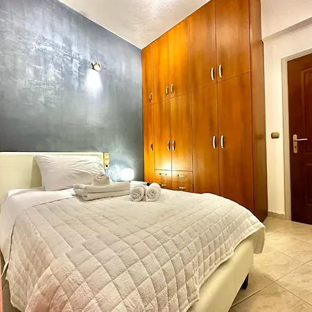 Oasis Urban Apartment- Brand New, Private Patio & 3 Bedrooms 아파트 *