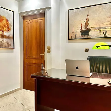 아파트 Oasis Urban Apartment- Brand New, Private Patio & 3 Bedrooms *