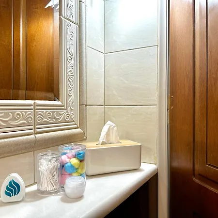 Oasis Urban Apartment- Brand New, Private Patio & 3 Bedrooms *